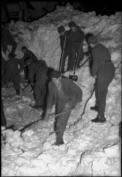 Avalanche in Vals, soldiers triggering further avalanches by detonation, 1951
