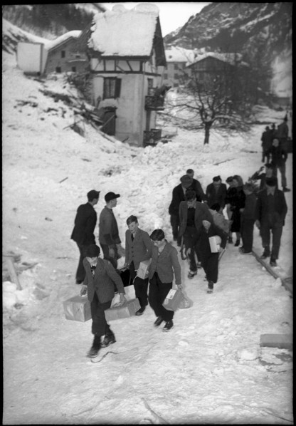 Avalanche in Vals, boys carrying parcels with solidarity donations. 1951