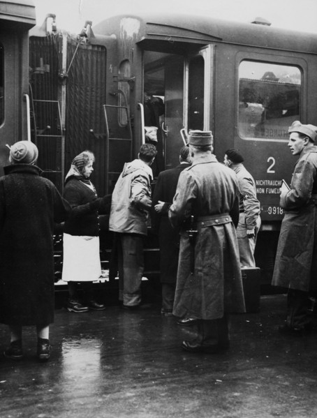 Refugee train from Hungary, arrival at Buchs station 1956