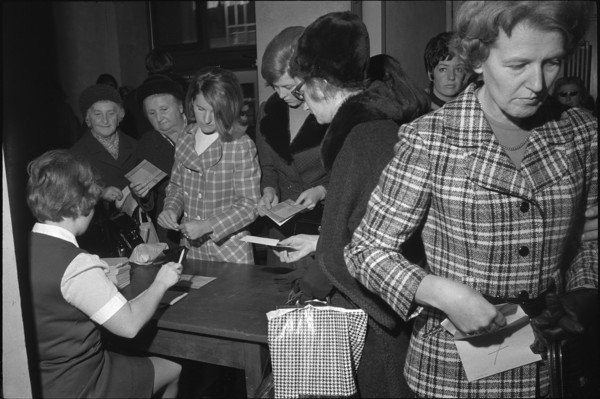 Zurich women at the ballot box for the first time, 1969