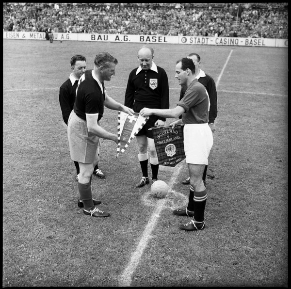 World Cup Qualifier 1957: Switzerland vs. Scotland; Referee Seipelt, Captain Ballamann