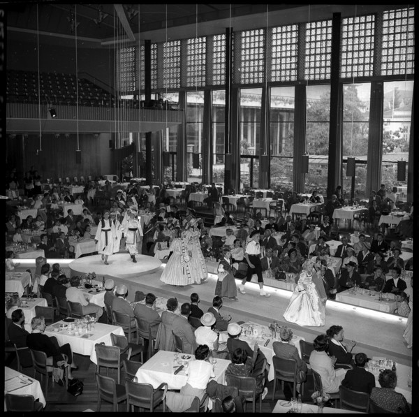 Children show their Sechseläuten costumes, 1958