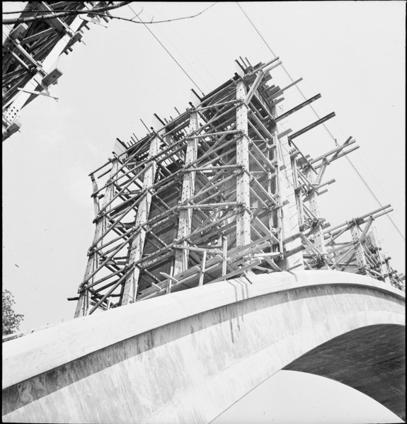 The railway bridge under construction, detail, Bern 1938