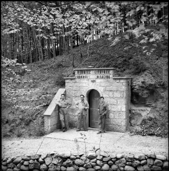 Workers in front of the Henniez Lithinée mineral spring; 1958