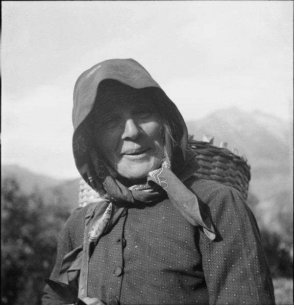 Farmer's wife, Eischoll, 1945