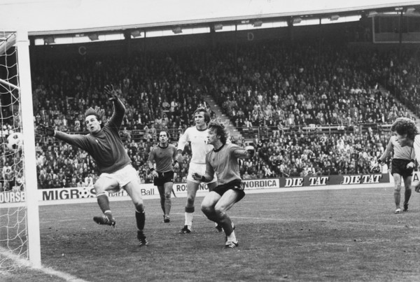 NLA Championship 1974/75: FCZ  GC; goal for FCZ by Katic (R)