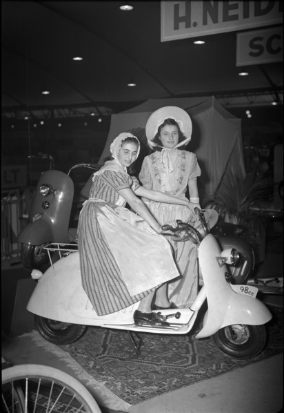 Motor Show 1947: Two women on Petit Moto Nibbio