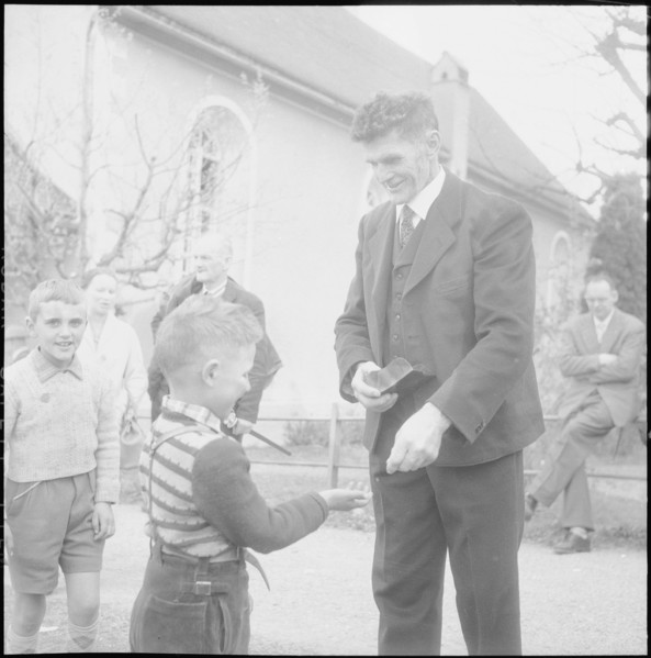 Boy receives Batzen 1959