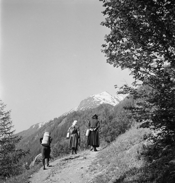 Farmers' wives in the Lötschental, 1941