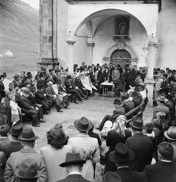 Meeting at the valley community in Hospenthal, 1946