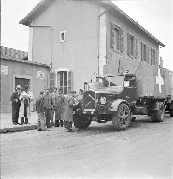 Swiss truck; check before departure; 1944