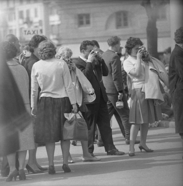 Lugano, people leaving a ship, 1961