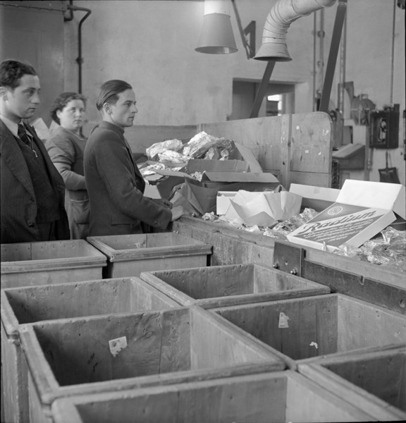 WW 2: economy of war; collection of paper and silver-paper, tinfoil, tin foil.