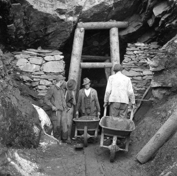 Miners; gallery; Kandergrund coal mine; 1940.