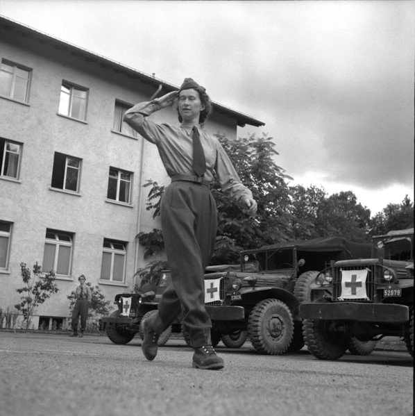 Female soldier saluting, Kreuzlingen 1953.