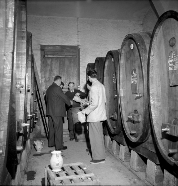 Mise des vins de la ville de Lausanne, wine auction: degustation, 1954.