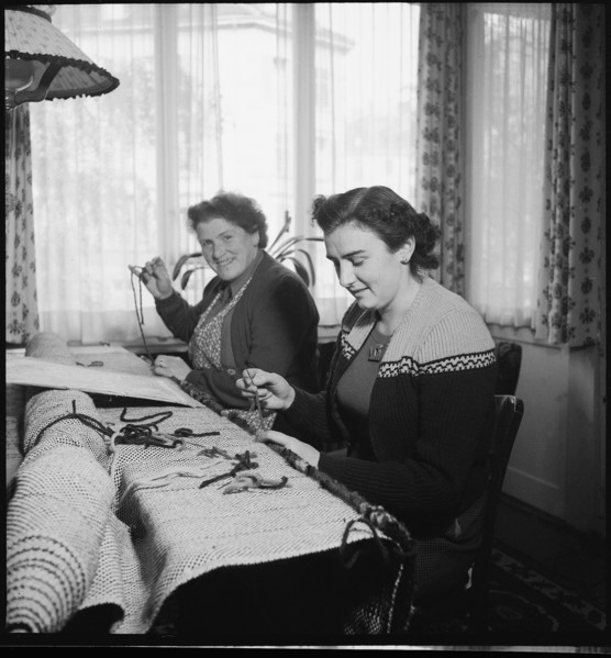 Producing a Smyrna carpet, 1951.