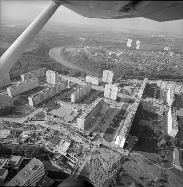 Geneva: new-built satellite town Le Lignon; 1971.