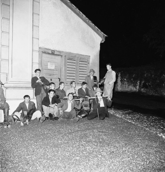 May parade of the young people of Maienfeld, 1944.
