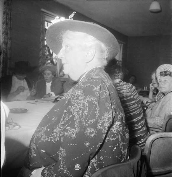 Baroness Pol Boel at a women's conference, 1948.