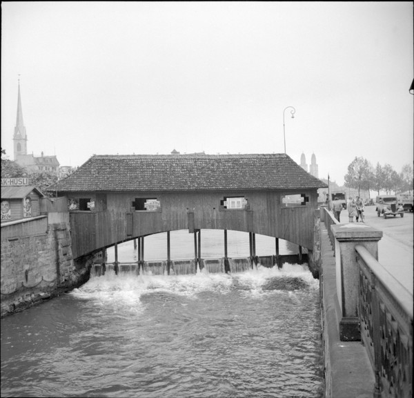 Old wooden Bridge over Limmat, Zürich 1946.