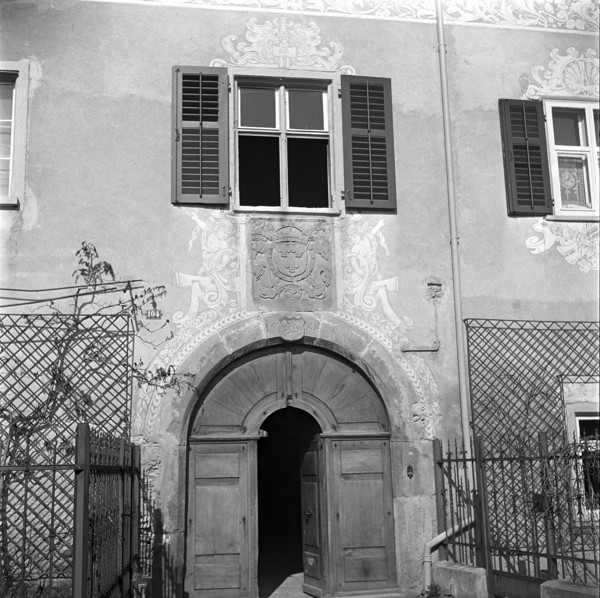 Gate decorated with ornaments, 1942.
