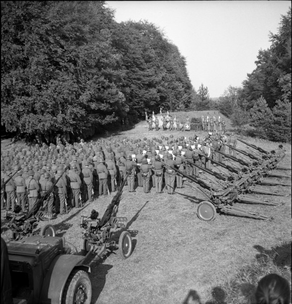Lightweight anti-aircraft troop at handing over of flag, Bargen 1948.