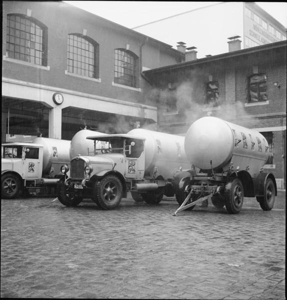 Löwenbräu brewery, transport fleet; 1945.