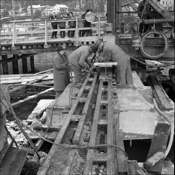 Displacement of Winznau bridge; 1965.