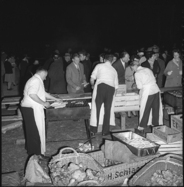 Sausage stand; Inauguration Weinland bridge; 1958.
