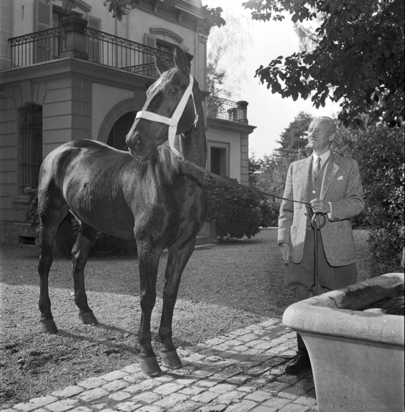 General Guisan and horse Nobs, 1954.