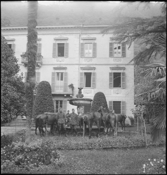 WW 2: border; italian soldiers with horses, Chiasso around 1943.