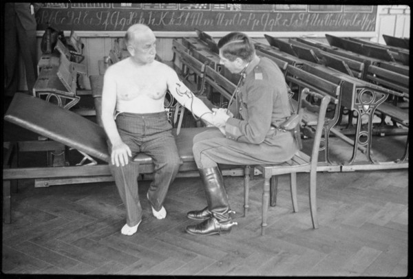 Checkup, recruitment; 1940.