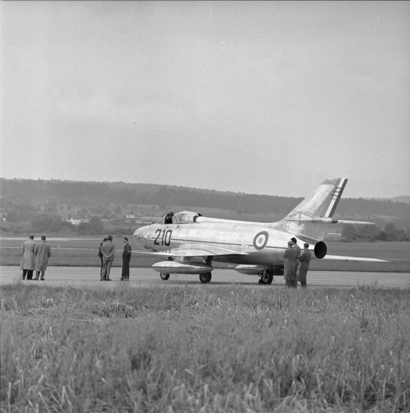 Army testing Dassault MD 452 Mystère IV A, Kloten 1956.