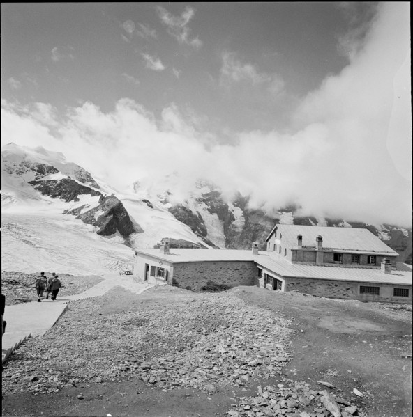 Diavolezza mountain hut, walker.