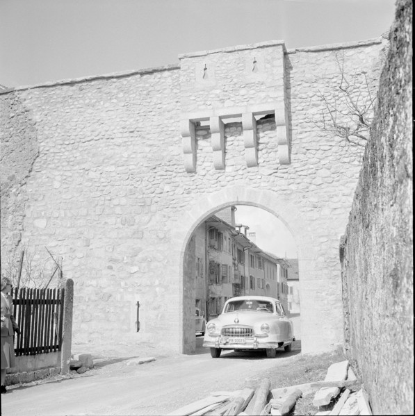 Estavayer-le-Lac, town gate, porte de la Thiollières; 1958.