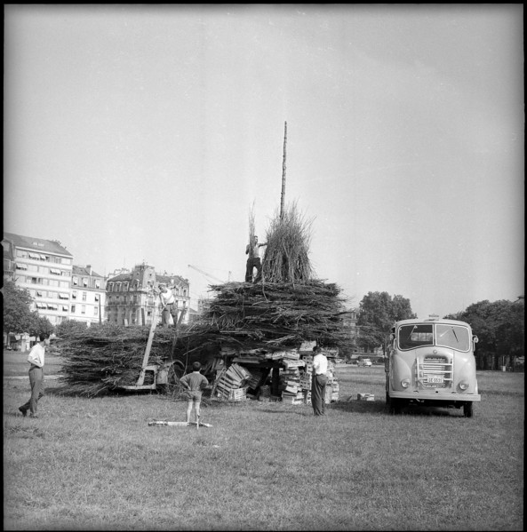 Geneva, people piling up firewood; 1959.