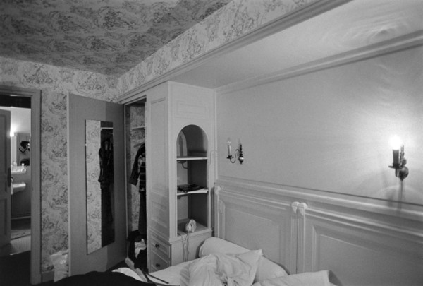 1975, Paris, Hotel.