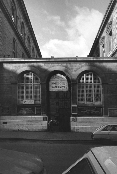 1975, Paris, Hotel Dieu Maternite.