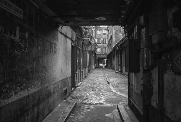 1975, Paris, Marais, passage.