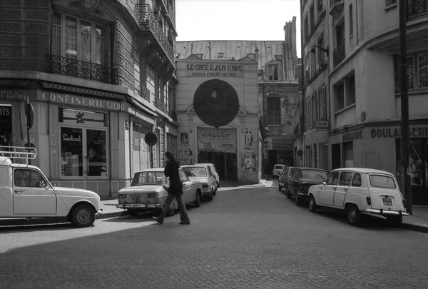 1975, Paris, Rive droite Le Cafe de la Gare.