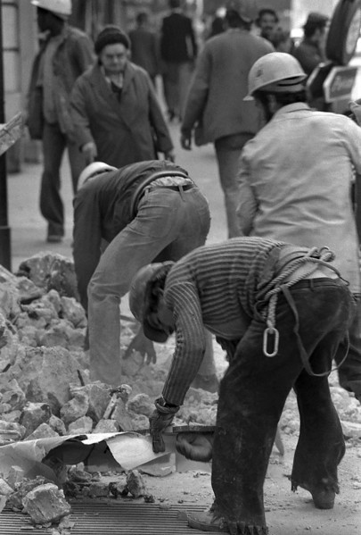 1975, Paris, Rive droite, men at work.
