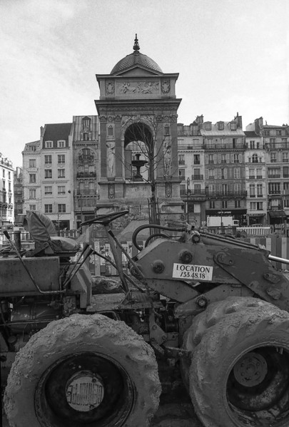 1975, Paris, Rive droite, men at work.