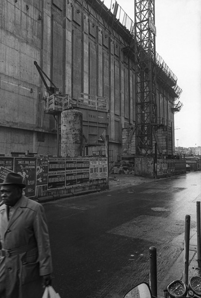1975, Paris, Rive droite building under restoration.