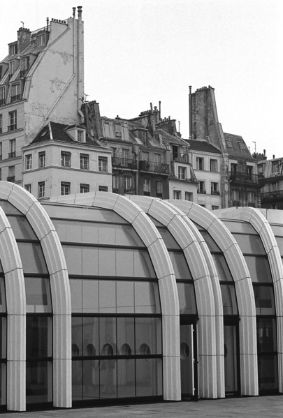 1976, Paris, Rive droite, Les Halles, shopping center.