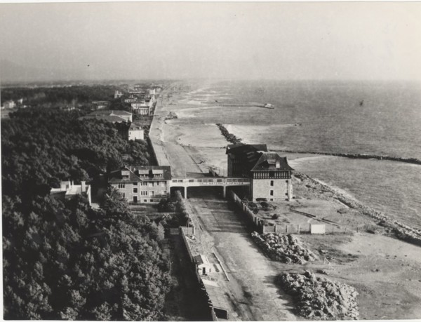 Marina di Massa Coast