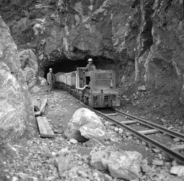 Railway tunnel Kerenzerberg under construction, 1957-1961.