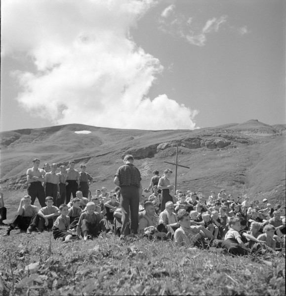Crowd at the Jakobsfest Lungern 1942.