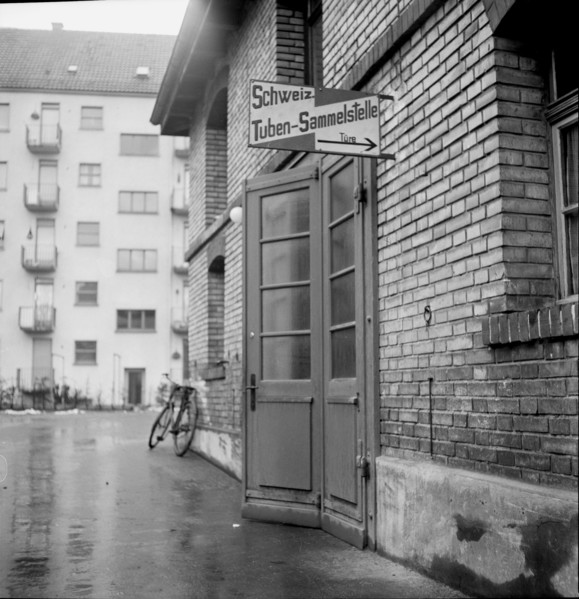 WW 2: economy of war; swiss collecting point for tin tubes.