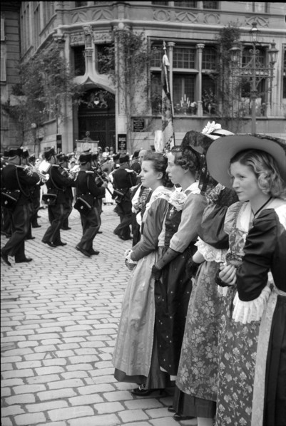 Local costume group at Corpus Christi-Procession in Fribourg 1941.